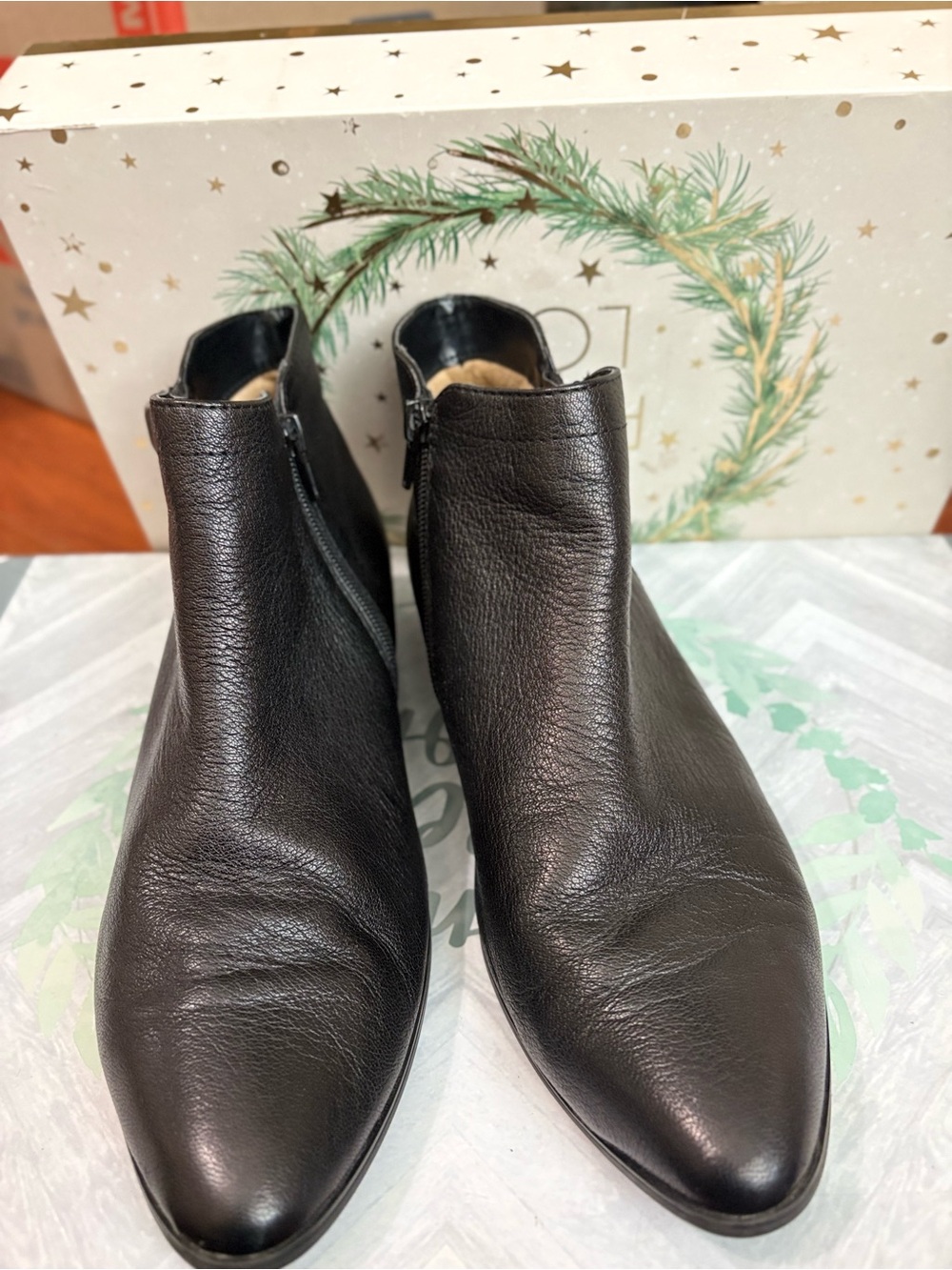 Naturalizer Black Leather Pointed Toe Ankle Booties with Side Zips
